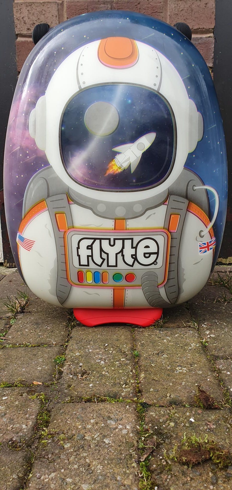 Ex Display Flyte "Sammy The Spaceman" Kids ride on Scooter Case 18-Inch, 25 Litre Capacity