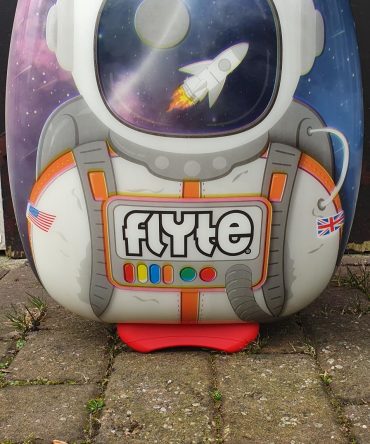 Ex Display Flyte "Sammy The Spaceman" Kids ride on Scooter Case 18-Inch, 25 Litre Capacity