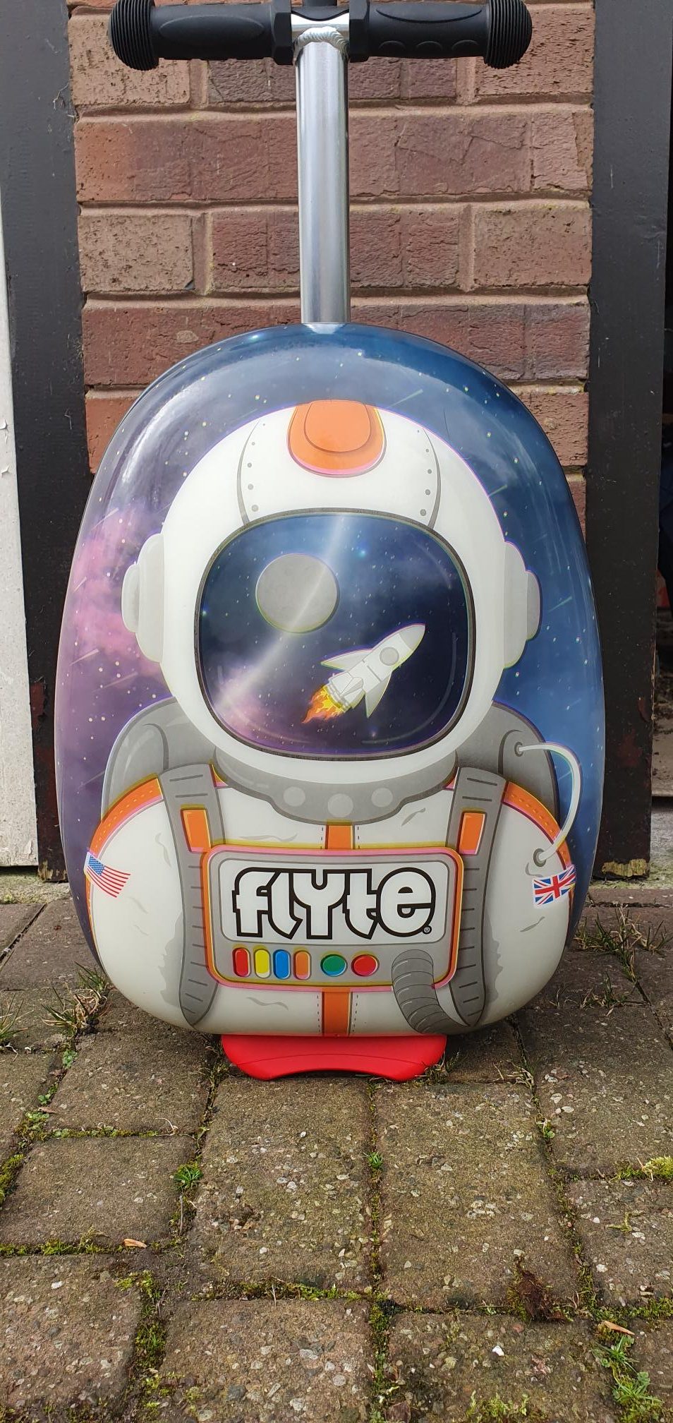 Ex Display Flyte "Sammy The Spaceman" Kids ride on Scooter Case 18-Inch, 25 Litre Capacity