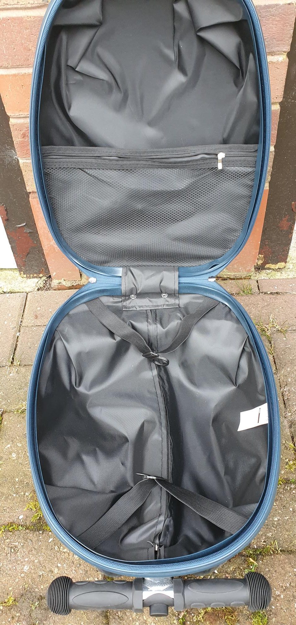 Ex Display Flyte "Sammy The Spaceman" Kids ride on Scooter Case 18-Inch, 25 Litre Capacity