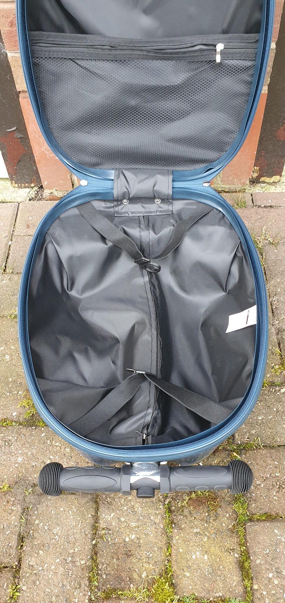 Ex Display Flyte "Sammy The Spaceman" Kids ride on Scooter Case 18-Inch, 25 Litre Capacity