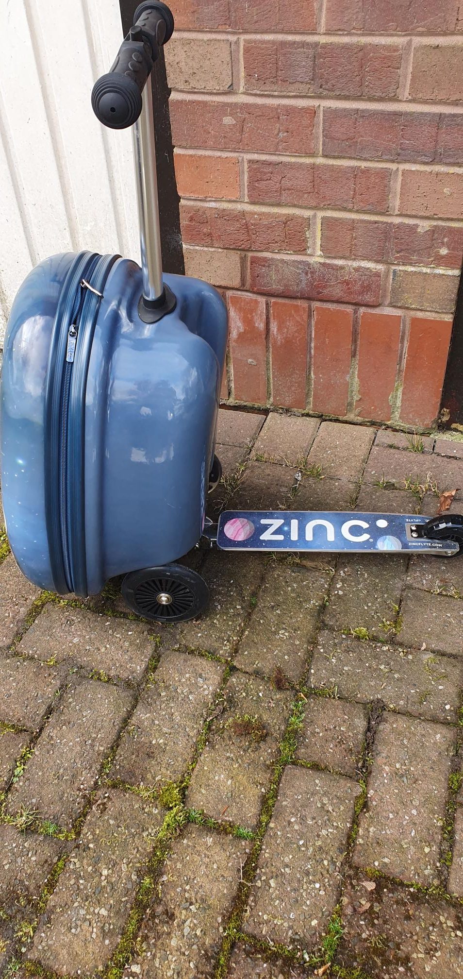 Ex Display Flyte "Sammy The Spaceman" Kids ride on Scooter Case 18-Inch, 25 Litre Capacity