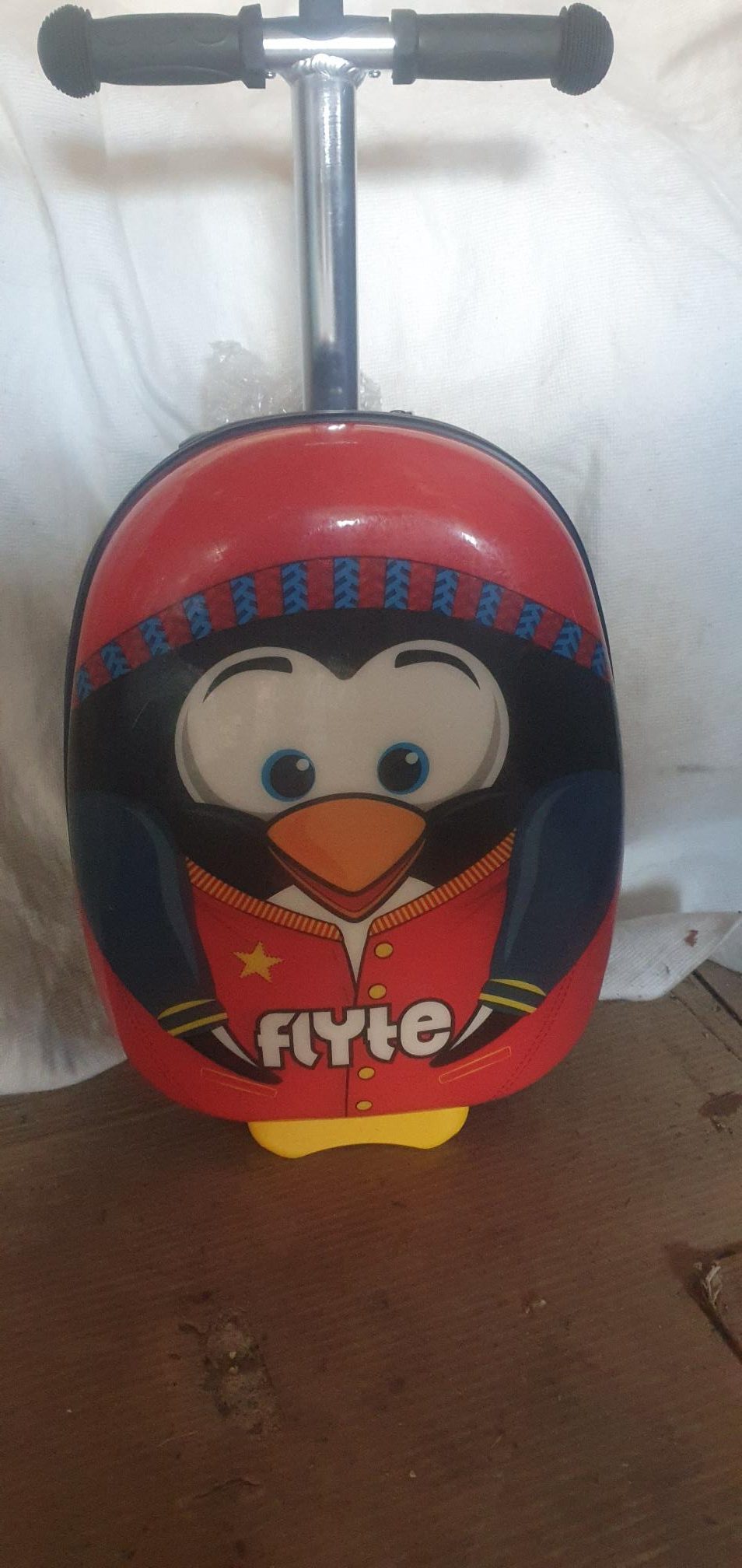 Ex Display Perry The Penguin Kids Scooter Suitcase,25L Capacity..