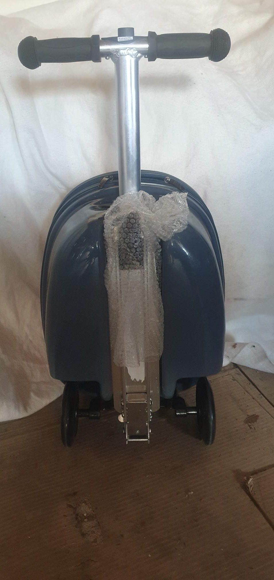 Ex Display Perry The Penguin Kids Scooter Suitcase,25L Capacity..