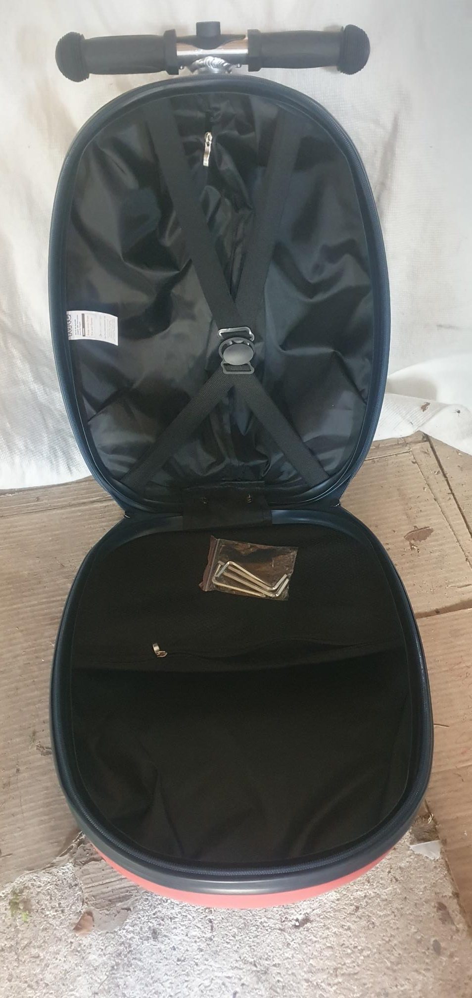 Ex Display Perry The Penguin Kids Scooter Suitcase,25L Capacity..