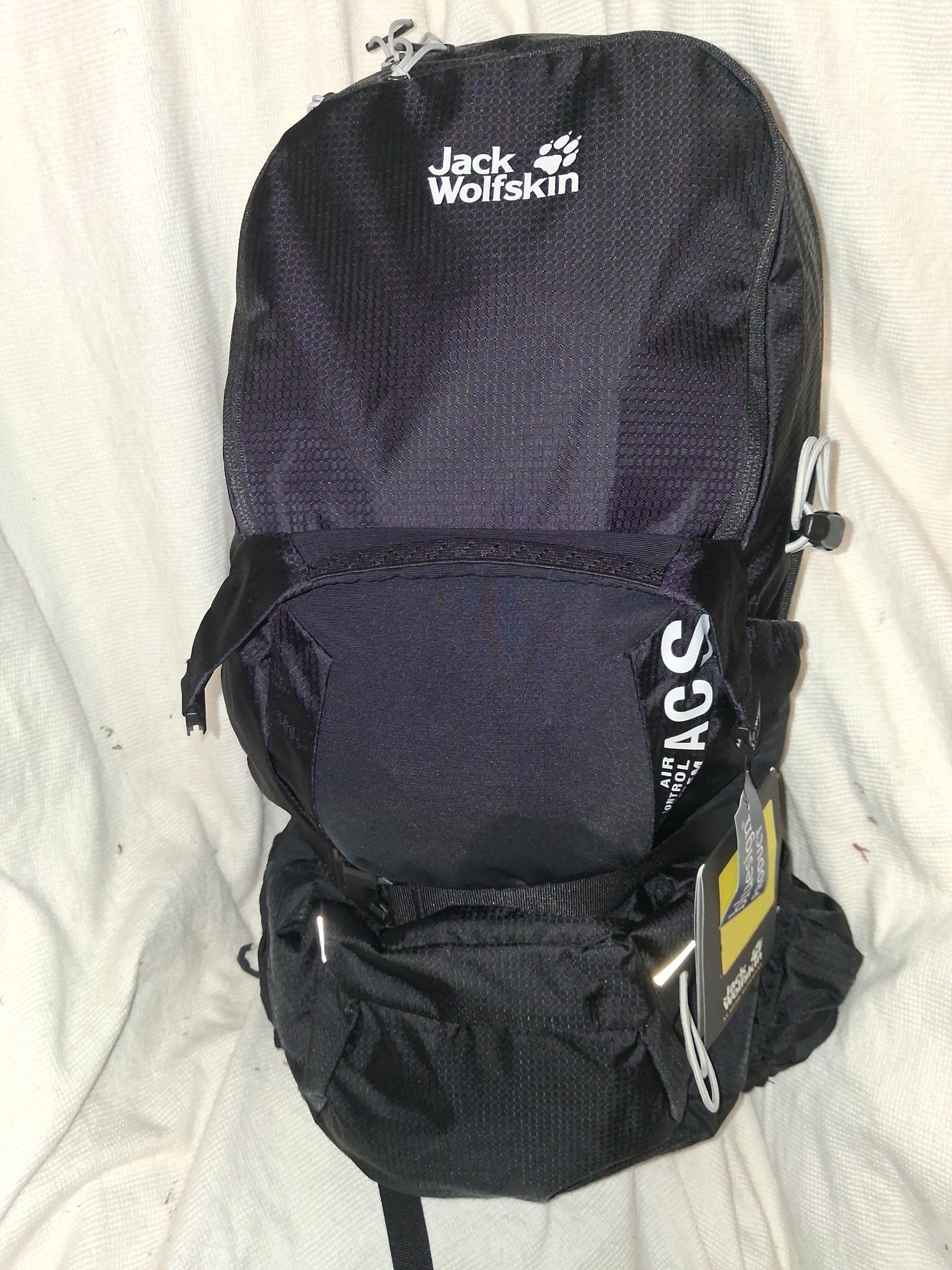 Brand New Jack Wolfskin Crosstrail 24 LT ( M-L ) Hiking Pack In Black..