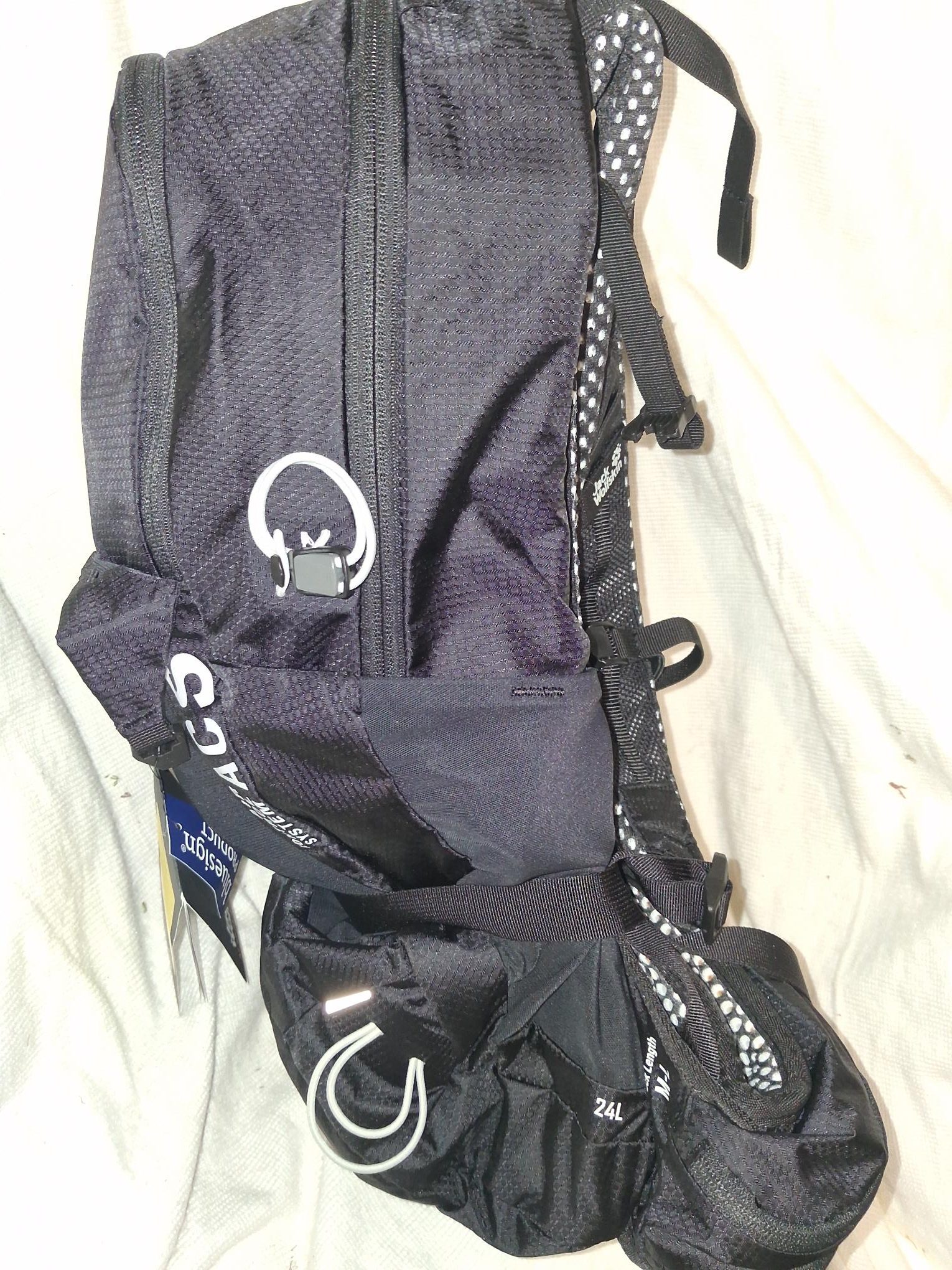 Brand New Jack Wolfskin Crosstrail 24 LT ( M-L ) Hiking Pack In Black..