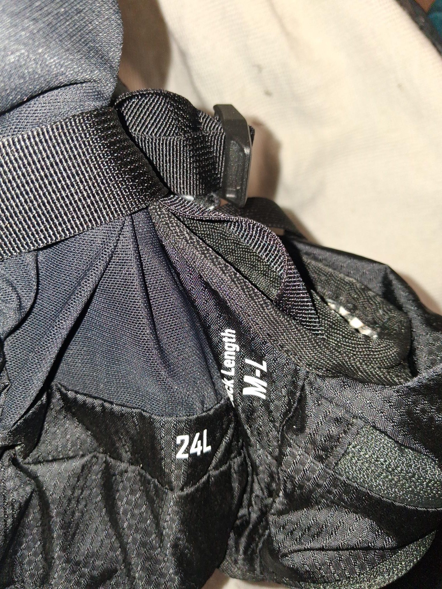 Brand New Jack Wolfskin Crosstrail 24 LT ( M-L ) Hiking Pack In Black..